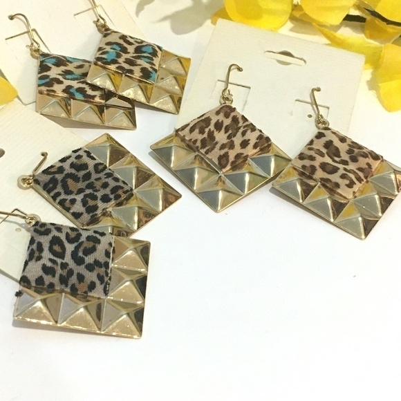 𝅺3/$29! 3 Pairs Lightweight Animal Print Earrings - Picture 8 of 8